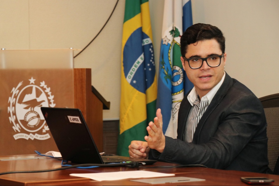 Thiago Cirne, Presidente do GIDJ-RJ, concede entrevista ao periódico “Cadernos de Informação Jurídica”